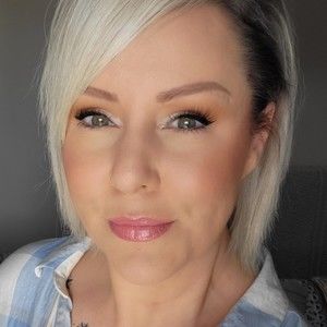 Meet your Posher, Simone